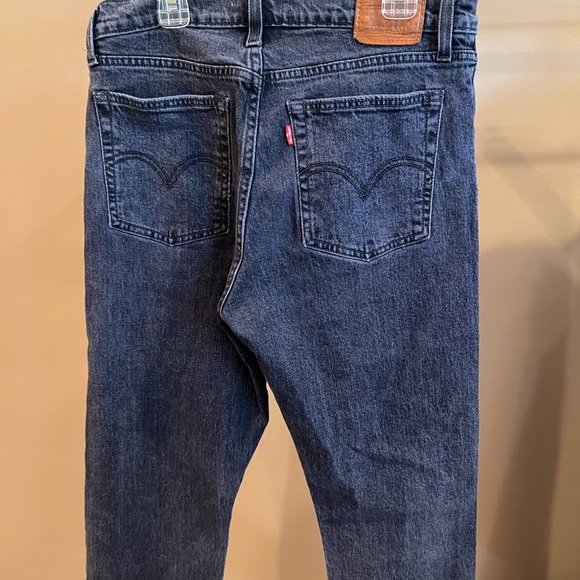 Dark washed wedgie straight Levi’s 30 inch waist - used but in great condition - Picture 4 of 6